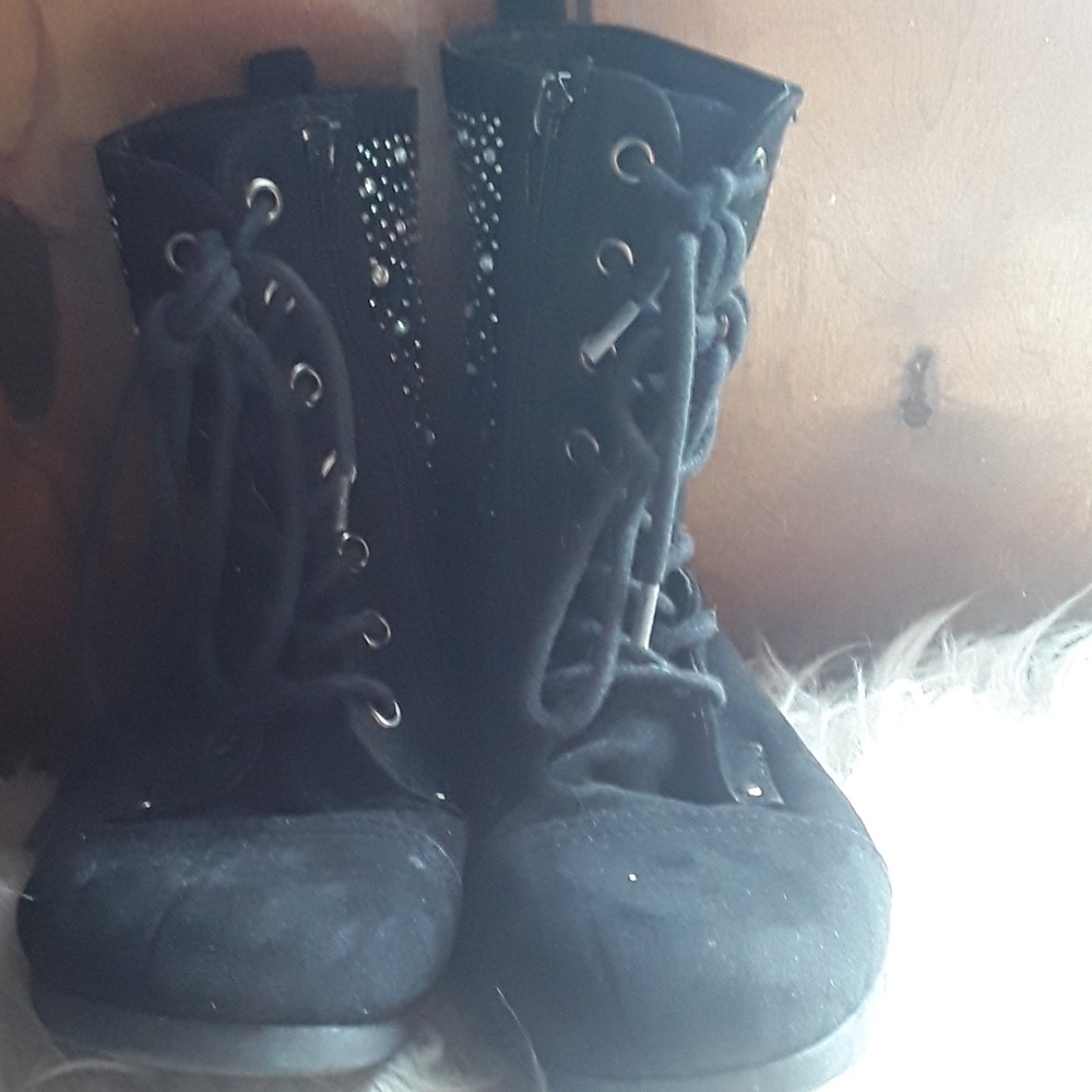 shoes - Picture 2 of 2